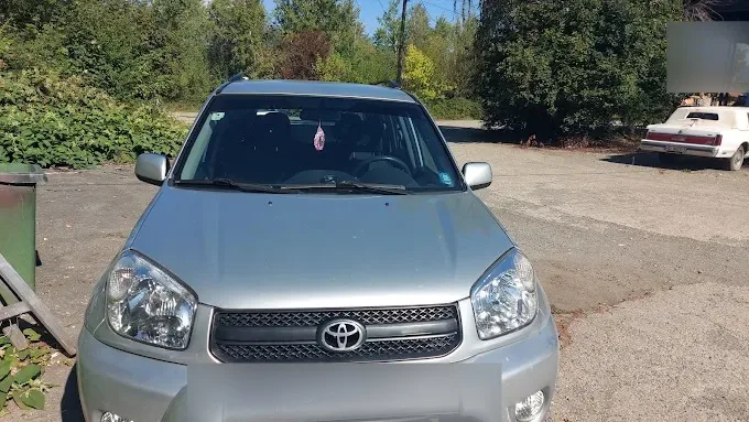 Aceeași mașină după recondiționarea farurilor